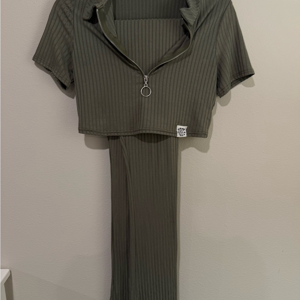Boohoo maternity Khaki Ribbed set
